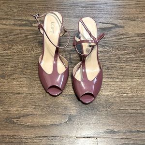 Beautiful Ann Taylor T-Strap kitten heels